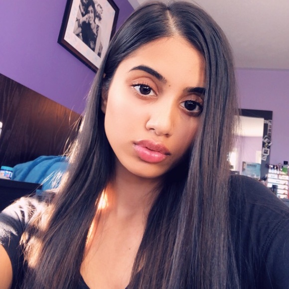 Meet your Posher, Halee - Picture 1 of 1